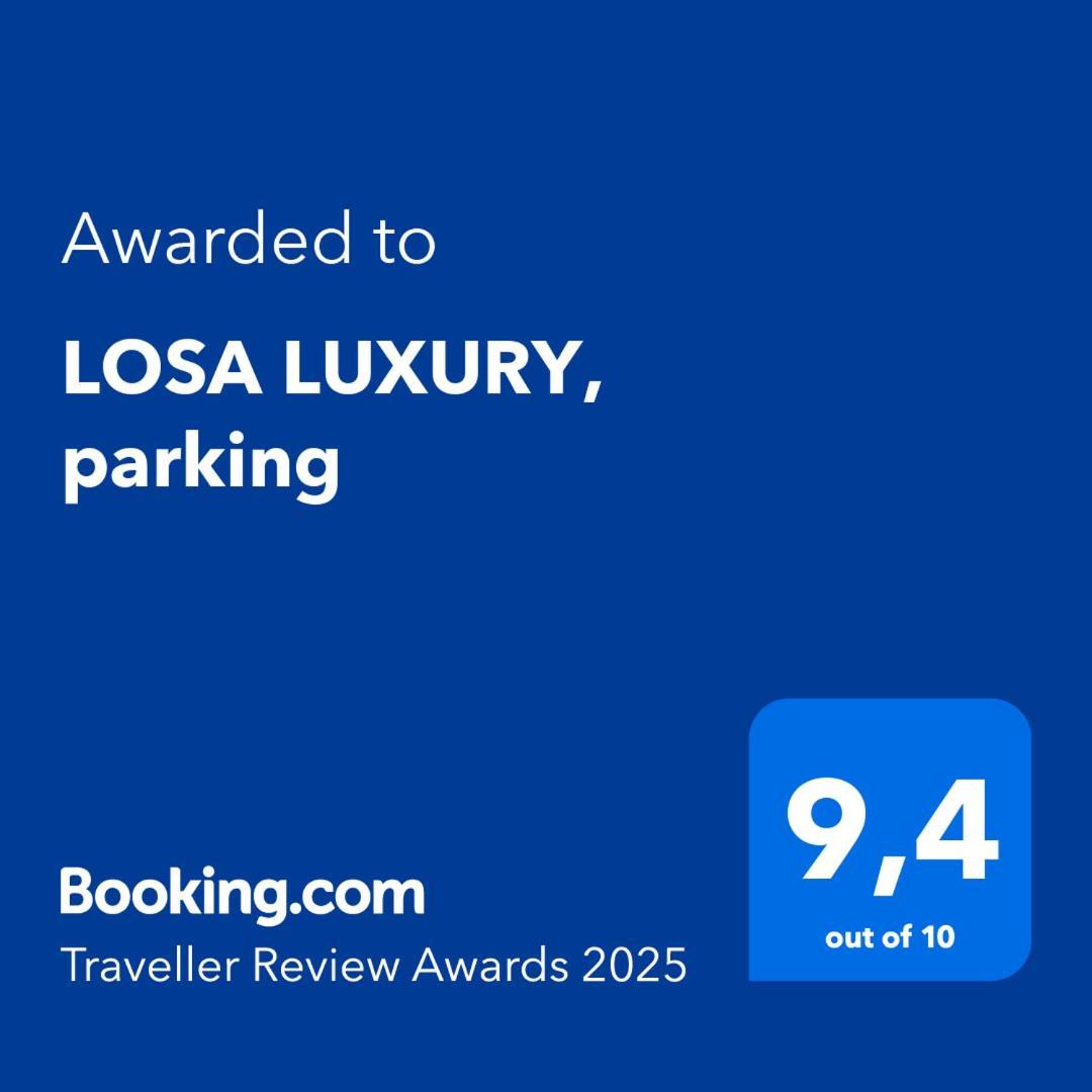 Losa Luxury, Parking